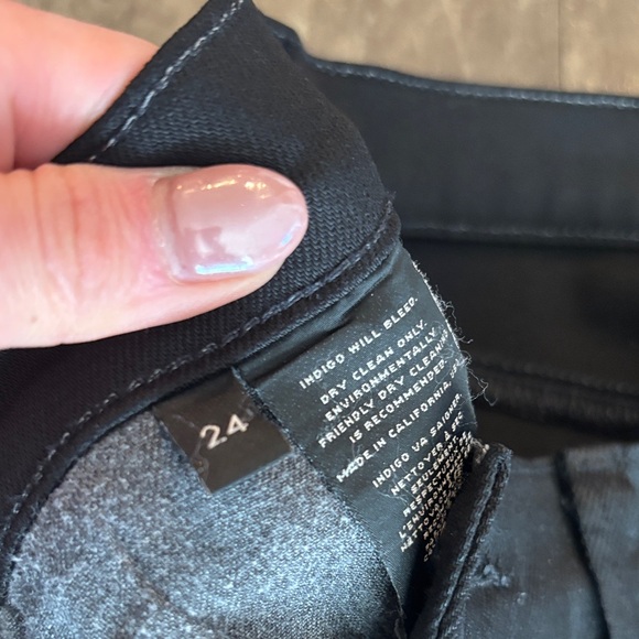 J Brand Women's coated Black Skinny Jeans - Picture 3 of 3